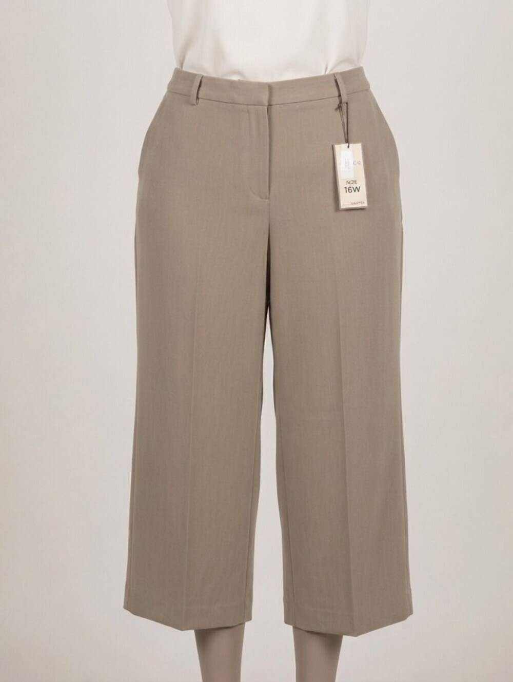 NWT Sag Harbor Stretch Taupe Crop Pants - Size 16